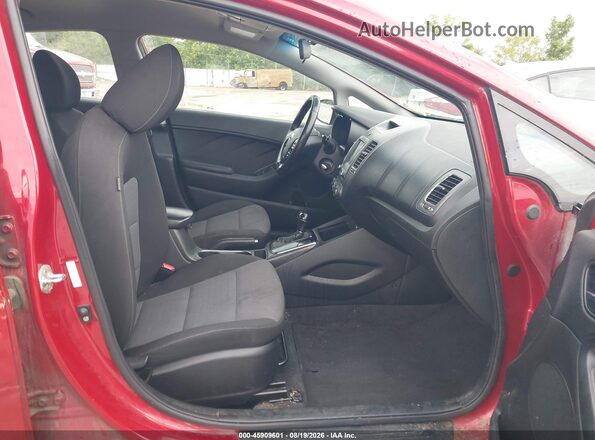3KPFL4A70HE152951 2017 KIA FORTE Red Vista interior delantera