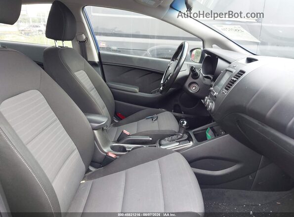 3KPFL4A70HE159253 2017 KIA FORTE Синий Вид салона спереди