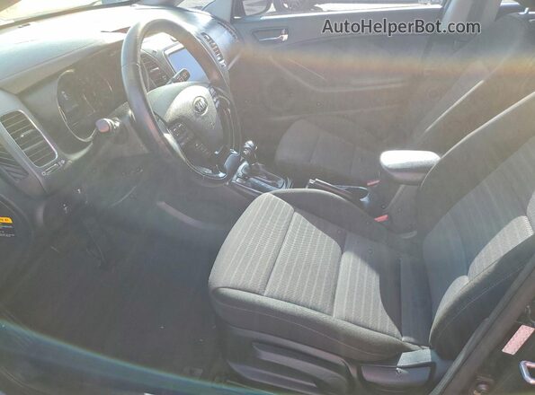 3KPFL4A71HE042362 2017 KIA FORTE Черный Вид салона спереди