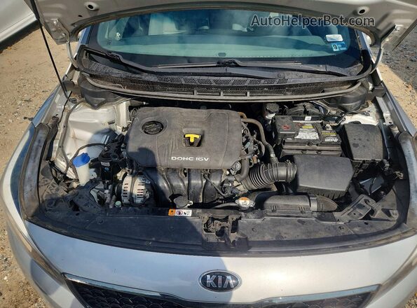 3KPFL4A71HE052504 2017 KIA FORTE Silver Widok wnętrza z tyłu