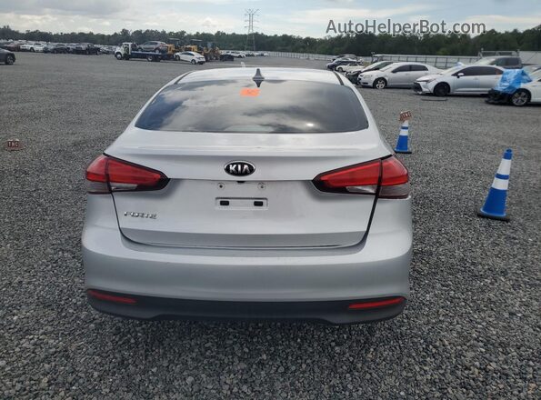 3KPFL4A71HE058710 2017 KIA FORTE Silver Вид ззаду