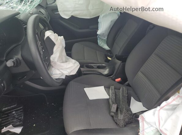 3KPFL4A71HE058710 2017 KIA FORTE Silver Вид салону спереду