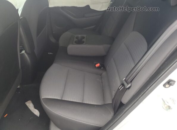 3KPFL4A71HE058710 2017 KIA FORTE Silver Вид задніх сидінь