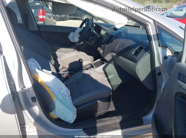 3KPFL4A71HE075653 2017 KIA FORTE Silver Widok wnętrza z przodu