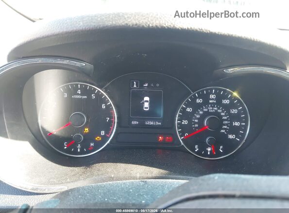 3KPFL4A71HE075653 2017 KIA FORTE Silver Widok tylnych siedzeń