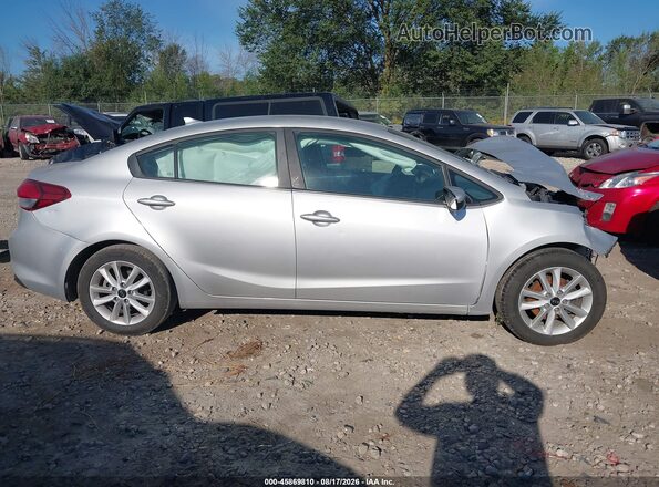 3KPFL4A71HE075653 2017 KIA FORTE Silver Widok wnętrza 360 stopni