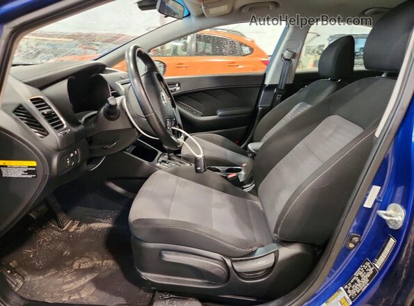 3KPFL4A71HE123359 2017 KIA FORTE Blue Вид салону спереду