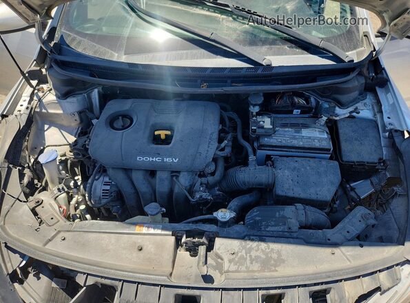 3KPFL4A71JE167318 2018 KIA FORTE Silver Вид задньої частини салону