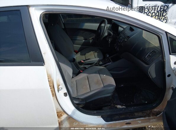 3KPFL4A72HE007233 2017 KIA FORTE White Вид салону спереду