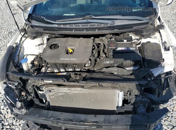 3KPFL4A72JE248084 2018 KIA FORTE White Rear interior view