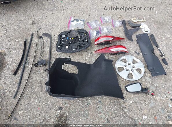 3KPFL4A73HE130295 2017 KIA FORTE Белый Вид щитка приборов