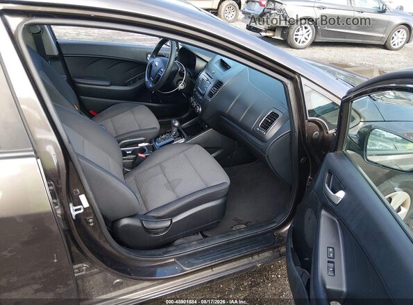 3KPFL4A74HE012921 2017 KIA FORTE Gray წინა სალონის ხედი