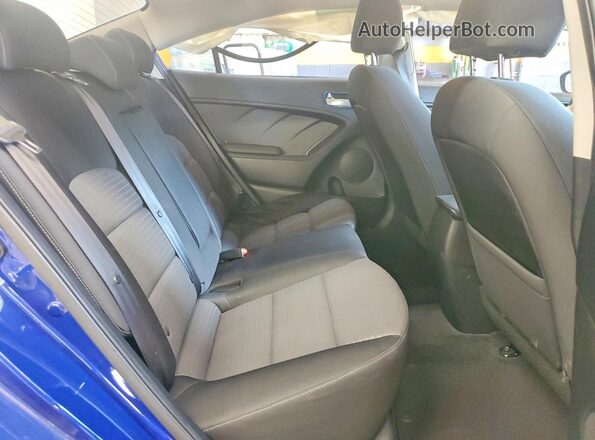 3KPFL4A74HE030206 2017 KIA FORTE Blue Հետևի նստատեղերի տեսք