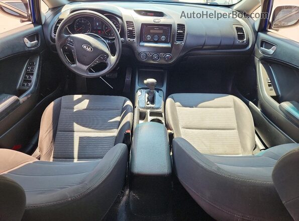 3KPFL4A74HE053601 2017 KIA FORTE Blue Առջևի վահանակի տեսք