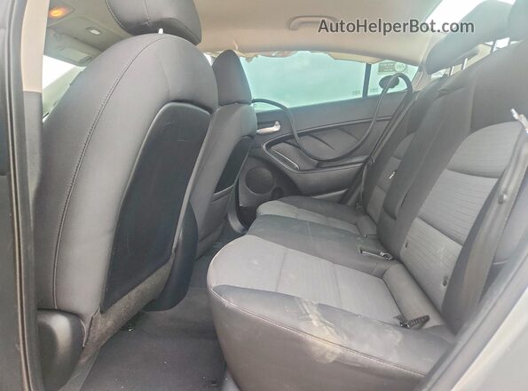 3KPFL4A74HE152144 2017 KIA FORTE Silver Հետևի նստատեղերի տեսք