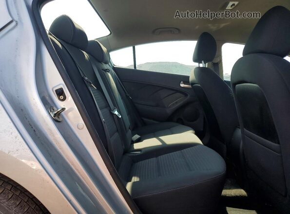 3KPFL4A74JE205348 2018 KIA FORTE Серебряный Вид задних сидений