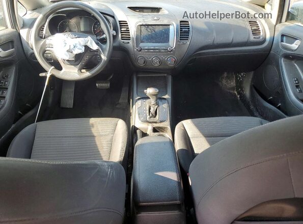 3KPFL4A74JE205348 2018 KIA FORTE Серебряный Вид панели приборов