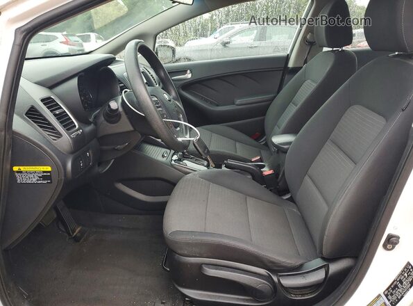 3KPFL4A74JE225504 2018 KIA FORTE Белый Вид салона спереди