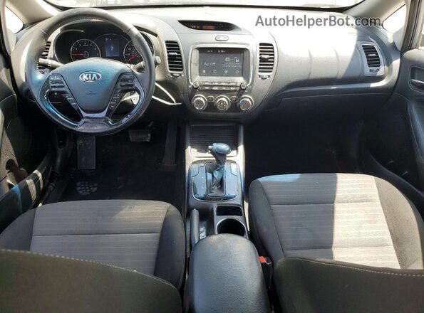 3KPFL4A75JE225348 2018 KIA FORTE Gray Widok deski rozdzielczej