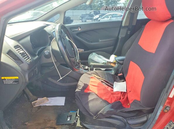 3KPFL4A76HE098703 2017 KIA FORTE Red Вид салону спереду