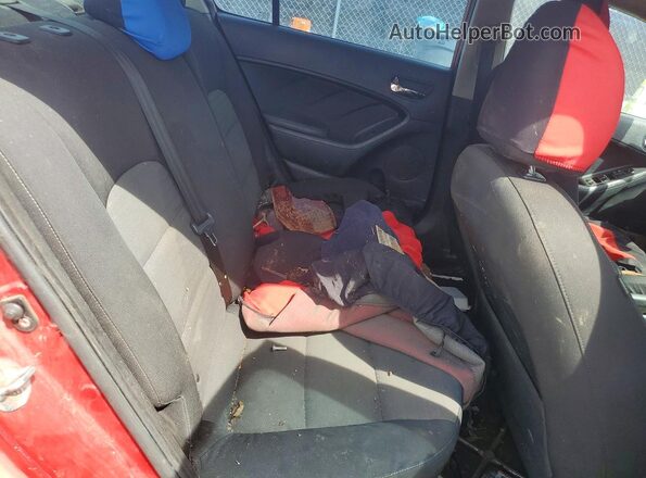 3KPFL4A76HE098703 2017 KIA FORTE Red Вид задніх сидінь