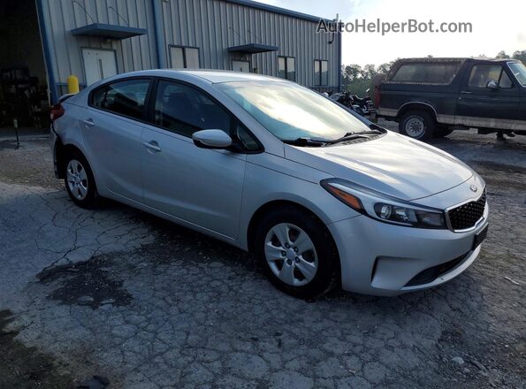 3KPFL4A76HE143896 2017 KIA FORTE Silver Delantero derecho