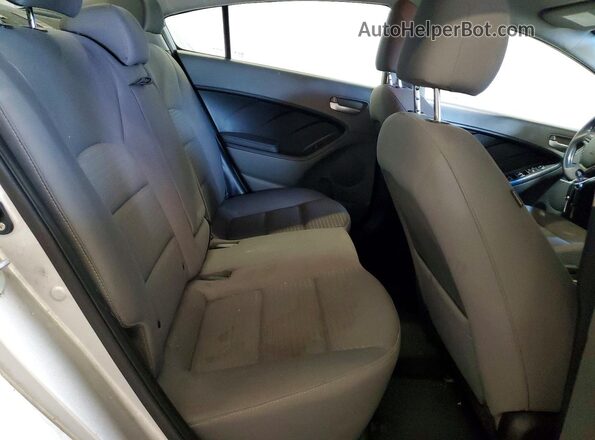 3KPFL4A77HE074460 2017 KIA FORTE Silver Հետևի նստատեղերի տեսք