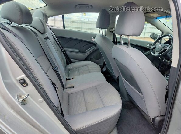 3KPFL4A77JE165041 2018 KIA FORTE Silver უკანა სავარძლების ხედი