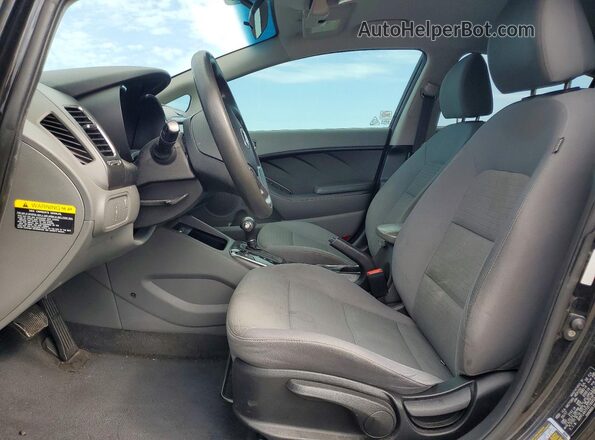3KPFL4A77JE199352 2018 KIA FORTE Black Вид салону спереду