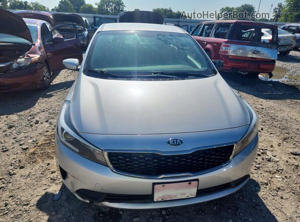 3KPFL4A77JE263275 2018 KIA FORTE Gray Widok z przodu