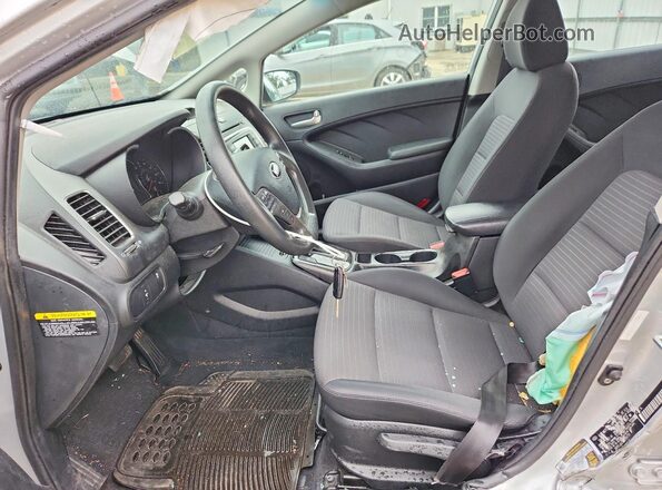 3KPFL4A7XHE098770 2017 KIA FORTE Silver Սալոնի դիմացի տեսք