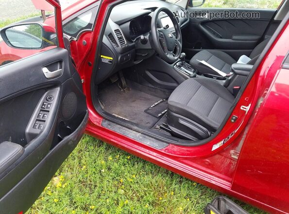 3KPFL4A7XHE135395 2017 KIA FORTE Burgundy Widok wnętrza z przodu