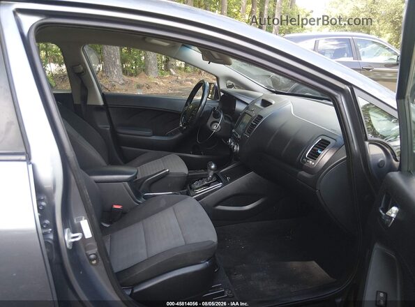 3KPFL4A7XJE220596 2018 KIA FORTE Серый Вид салона спереди