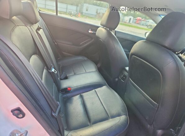 3KPFL4A81HE128540 2017 KIA FORTE Белый Вид задних сидений