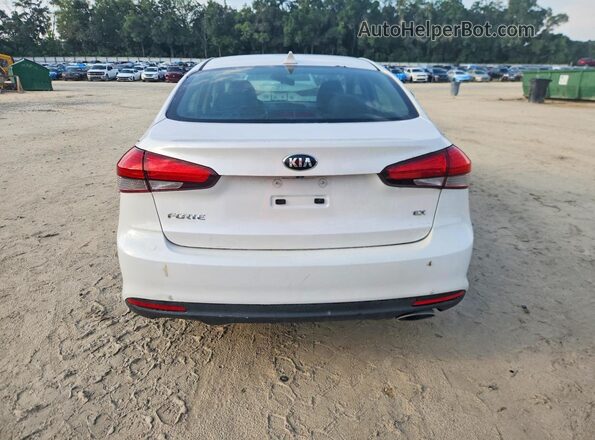 3KPFL4A81HE128540 2017 KIA FORTE Белый Вид сзади