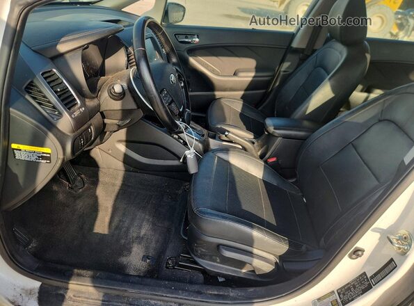 3KPFL4A81HE128540 2017 KIA FORTE Белый Вид салона спереди