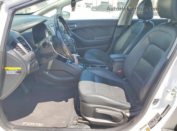 3KPFL4A83HE005340 2017 KIA FORTE White წინა სალონის ხედი