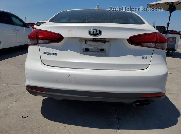 3KPFL4A83HE005340 2017 KIA FORTE White უკანა ხედი