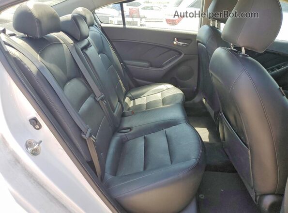 3KPFL4A83HE005340 2017 KIA FORTE White უკანა სავარძლების ხედი