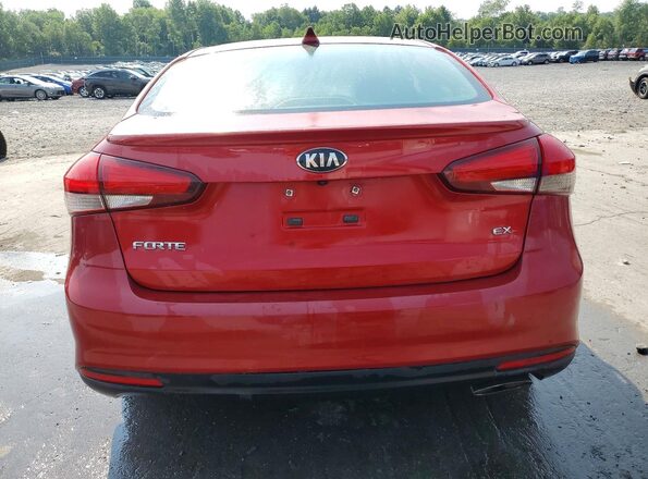 3KPFL4A86HE115654 2017 KIA FORTE Red Widok z tyłu
