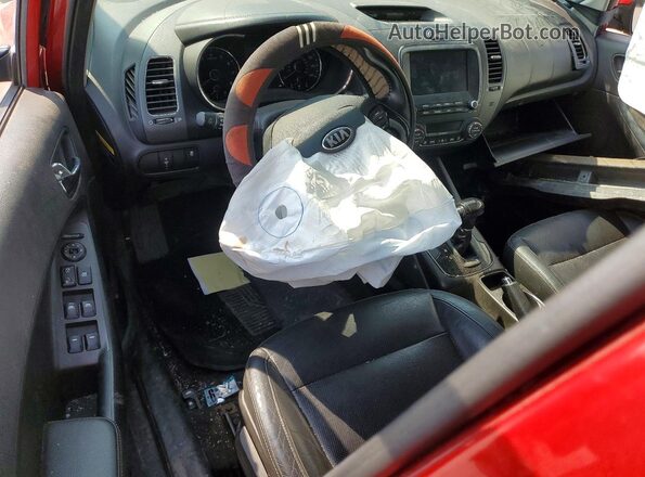 3KPFL4A86HE115654 2017 KIA FORTE Red Widok deski rozdzielczej