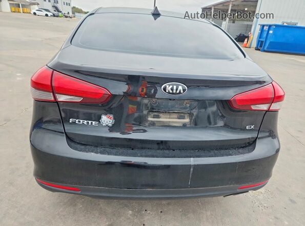 3KPFL4A8XHE005223 2017 KIA FORTE Black Հետևի տեսք