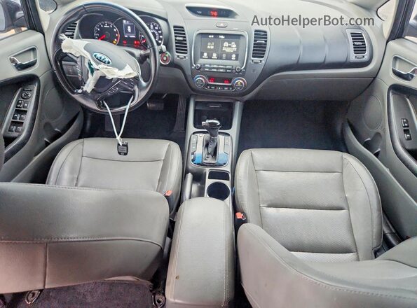 3KPFL4A8XHE005223 2017 KIA FORTE Black Առջևի վահանակի տեսք
