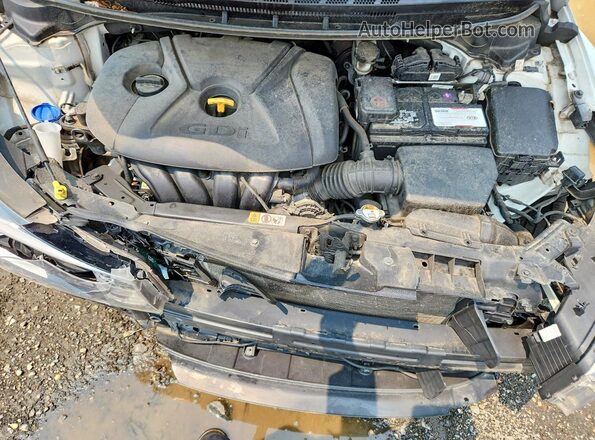 3KPFL4A8XHE093786 2017 KIA FORTE White Սալոնի հետևի տեսք