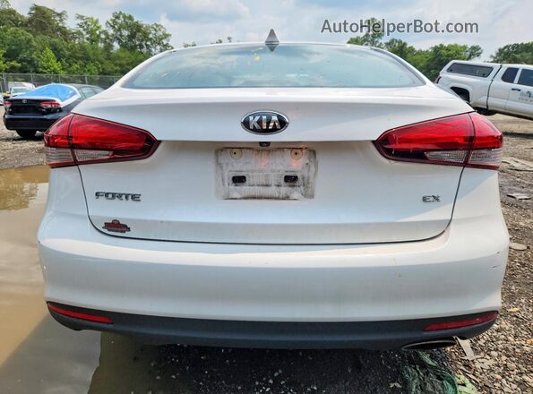3KPFL4A8XHE093786 2017 KIA FORTE White Հետևի տեսք