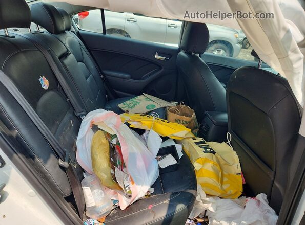 3KPFL4A8XHE093786 2017 KIA FORTE White Հետևի նստատեղերի տեսք