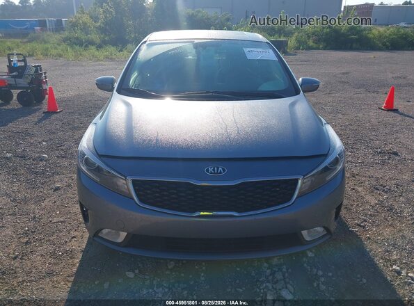 3KPFN4A80HE102540 2017 KIA FORTE Gray Front view