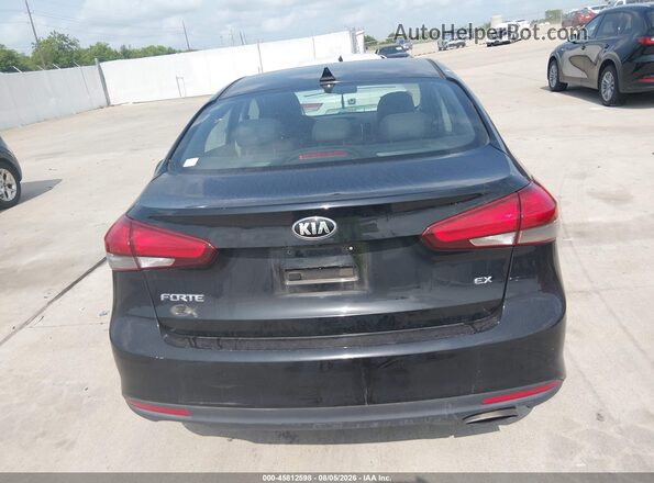 3KPFN4A82HE112809 2017 KIA FORTE Black 