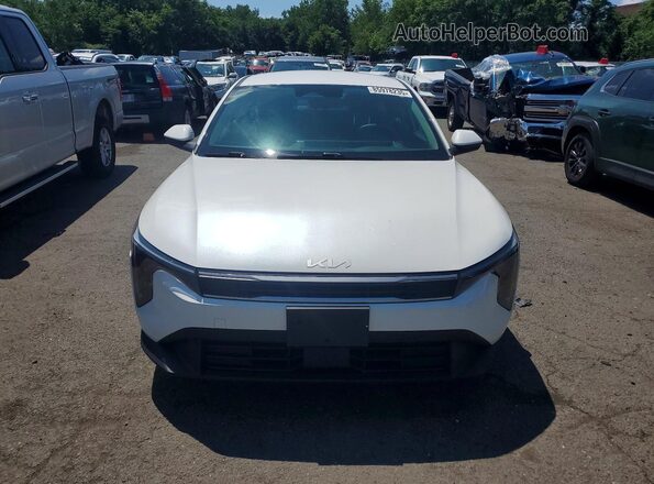3KPFT4DE0SE014750 2025 KIA K4 White 360 interior view