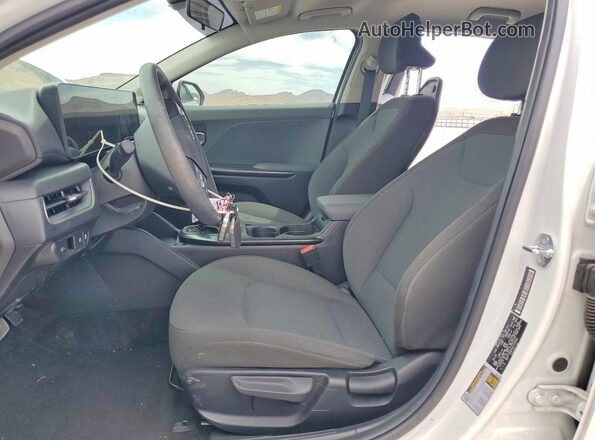 3KPFT4DE0SE145564 2025 KIA K4 White Front interior view